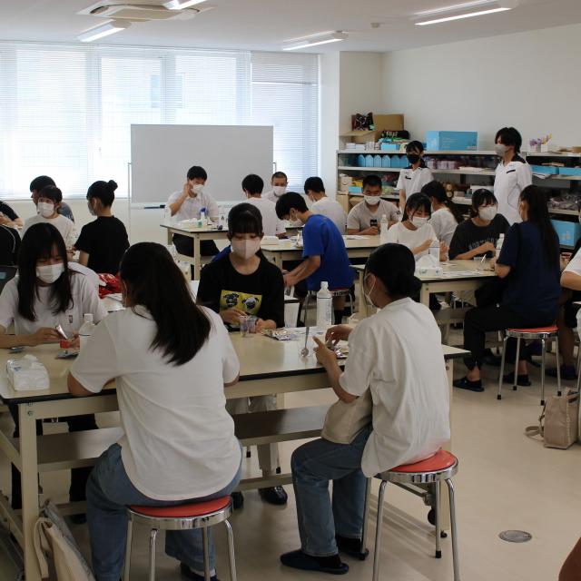 富山リハビリテーション医療福祉大学校 【作業療法科】１０/４（土）レザークラフトで学ぶ作業療法3