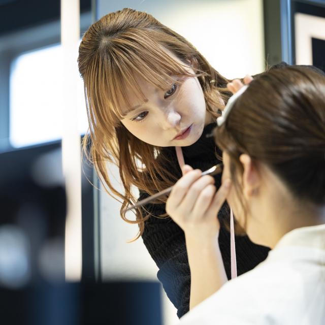 大村美容ファッション専門学校 体験B　メイクテクニック1