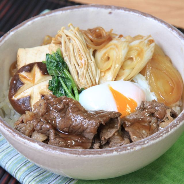 西東京調理師専門学校 9月19日(土) 日本料理　牛肉たっぷりすき焼き丼1