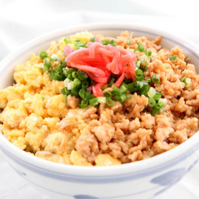 福岡調理師専門学校 【日本】鶏そぼろ丼1