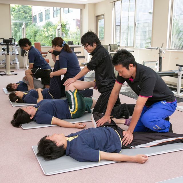 新宿医療専門学校 スクラブ着用！接骨院の先生体験！4