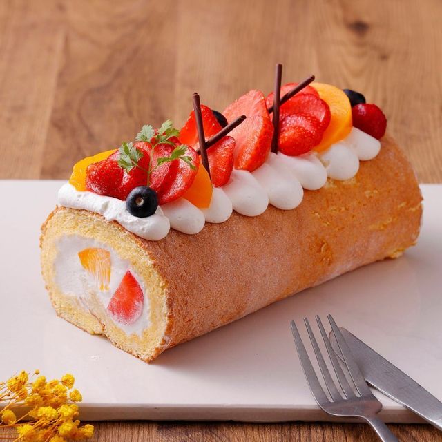 大阪調理製菓専門学校 5/4【製菓】苺のロールケーキ1