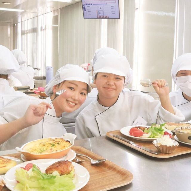 京都栄養医療専門学校 【栄養分野】美容にうれしい手巻き寿司体験4