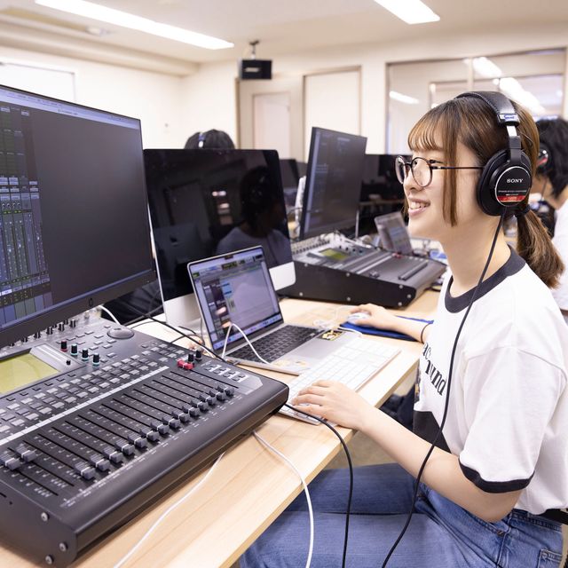 キャットミュージックカレッジ専門学校 【音響】ProToolsを使ってミキシング体験！1