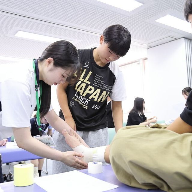 福岡リハビリテーション大学校 捻挫予防のテーピング・脳の錯覚とコミュニケーション1