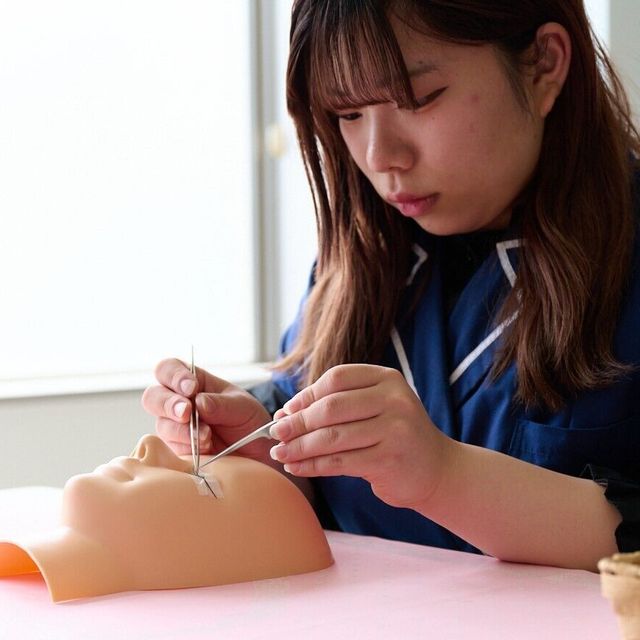 東京マックス美容専門学校 まつエク体験1