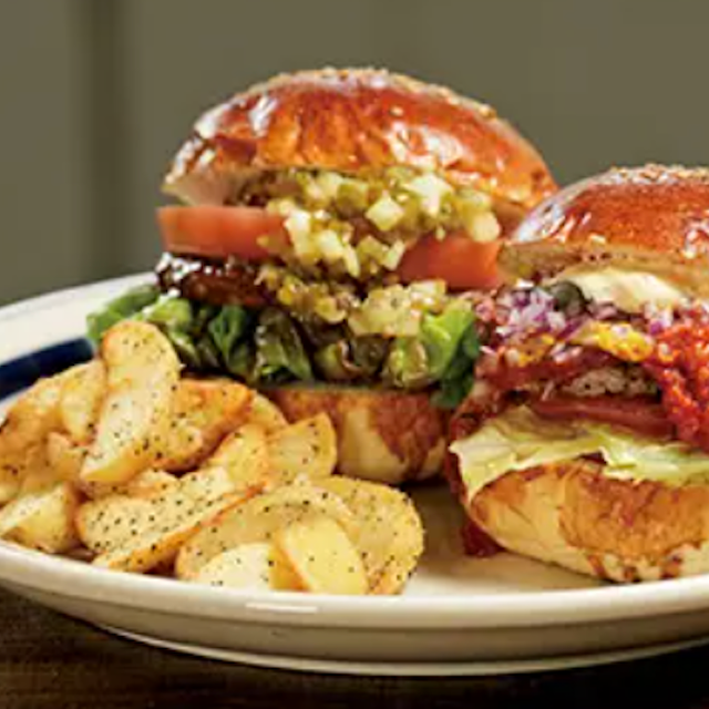 専門学校ビジョナリーアーツ 商品開発が学べる！バーガー＆フライドポテト（takeout）1