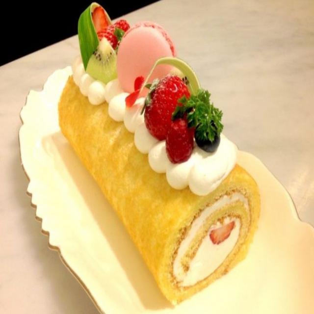 東京山手調理師専門学校 【製菓】フルーツロールケーキ1