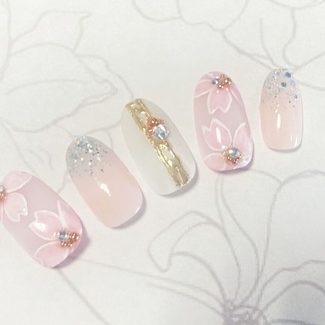 足利デザイン・ビューティ専門学校 トータルビューティ科：涙袋メイク/フラワーネイル1