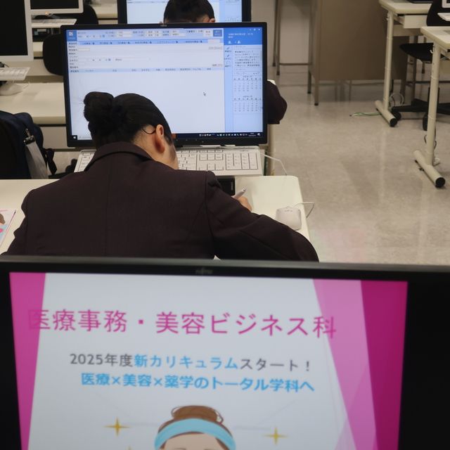 秋田情報ビジネス専門学校 【医療事務・美容ビジネス科】薬とかぜの知識クイズに挑戦！3