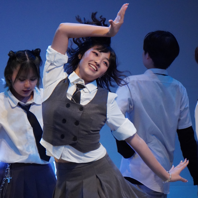 沖縄ラフ＆ピース専門学校 K-POPの曲でダンスにチャレンジ！1