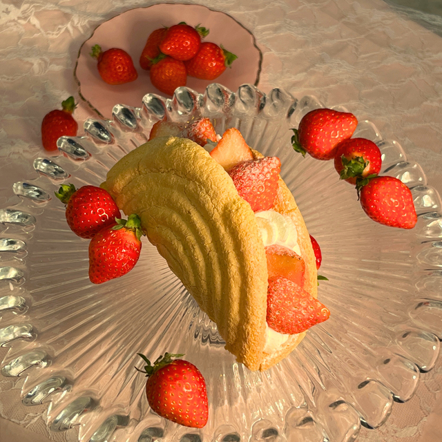 山手調理製菓専門学校 4/25【製菓】苺のオムレット1