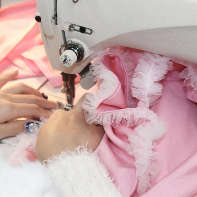 マロニエファッションデザイン専門学校 ミシンを使って古着リメイク体験！1