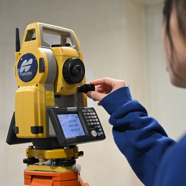仙台工科専門学校 ドローン＋トータルステーションで測量を知ろう｜測量学科2