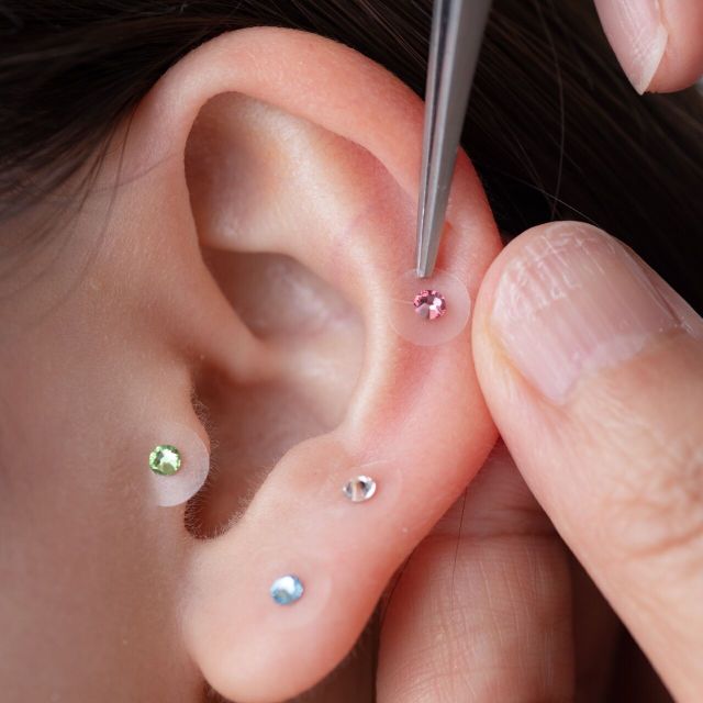 国際鍼灸専門学校 【高校生限定】耳つぼジュエリー、あん摩の体験ができる！1