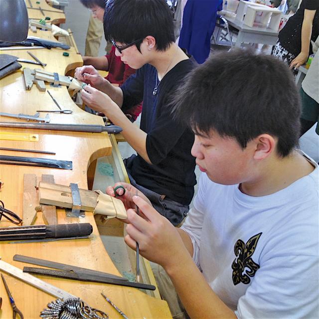 足利デザイン・ビューティ専門学校 クリエイティブ科(2日間連続参加者):シルバーリング制作1