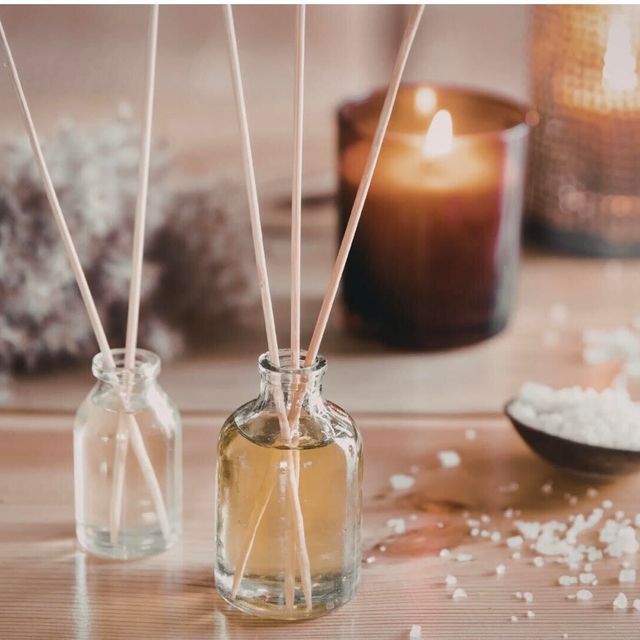 東京バイオテクノロジー専門学校 ルームフレグランスの開発(香り・化粧品開発)2