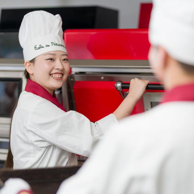 名古屋製菓専門学校 『濃厚チーズケーキ』名古屋製菓／洋菓子技術マスター科2