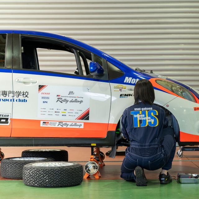 富山自動車整備専門学校 【今回はコレを体験】本校参戦のTGRラリーとは？整備デモ◎1