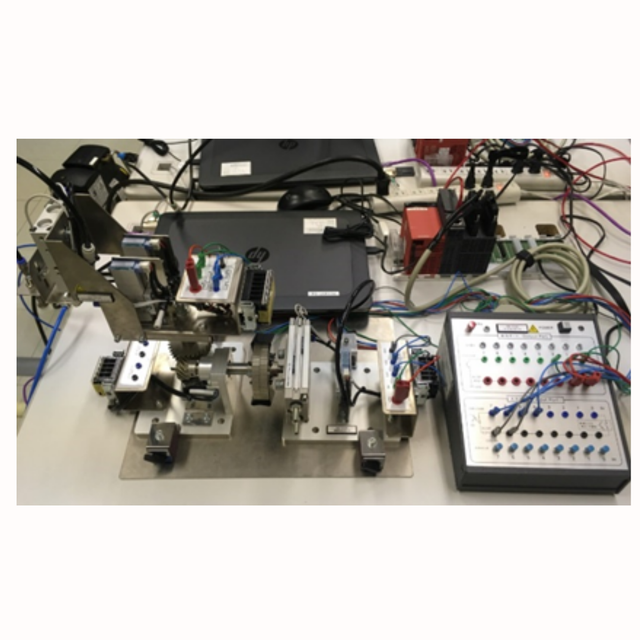 千葉職業能力開発短期大学校 【電気】産業用機械のプログラム体験！シーケンス制御って何？2