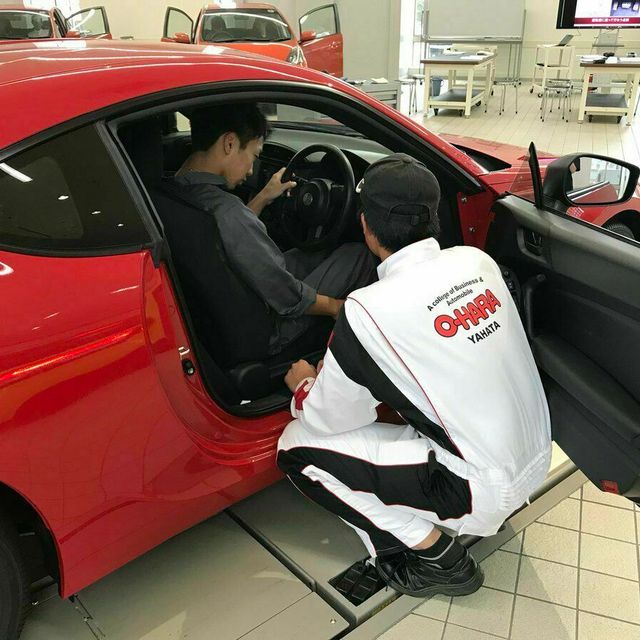 専門学校西日本昴自動車工科大学校 【自動車整備体験】自動車の構造を確認しよう！2