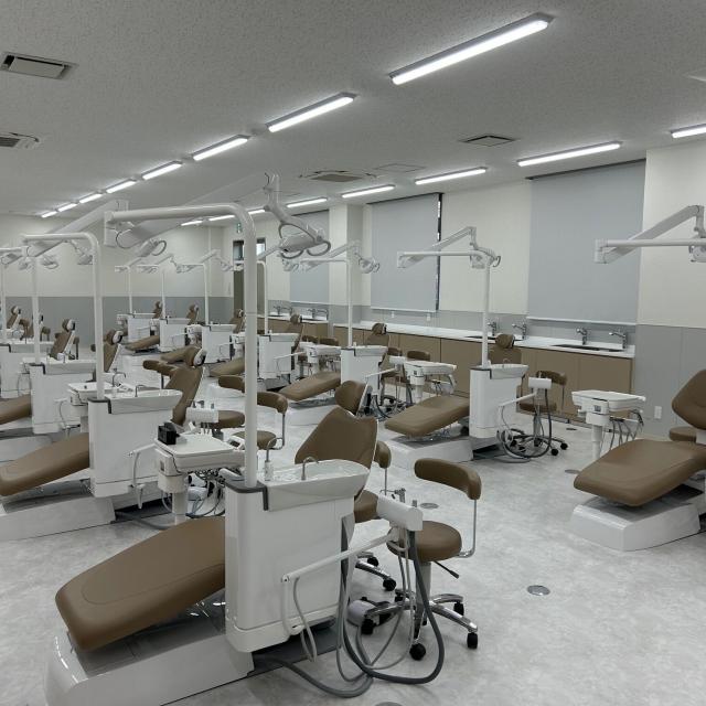 専門学校　医学アカデミー 【歯科衛生】デコブラシ作り体験が人気！　最短50分から4