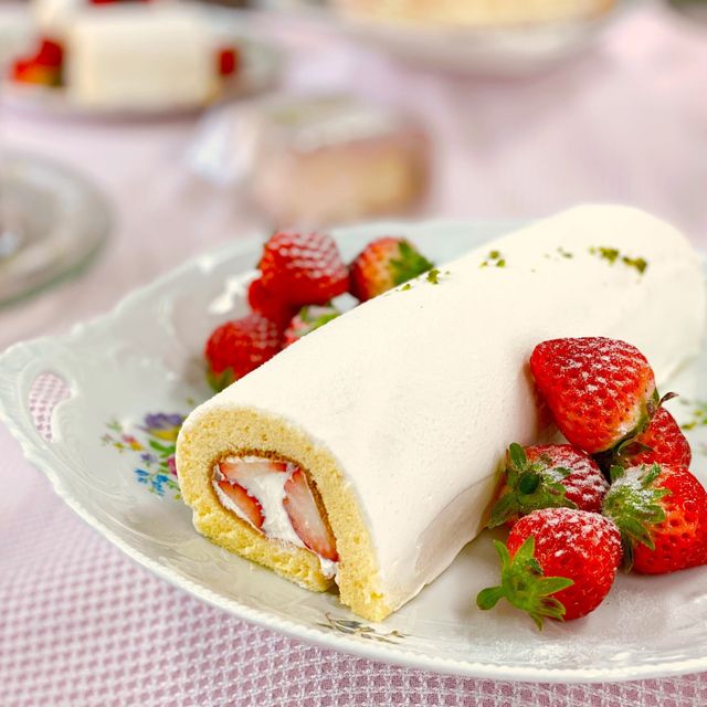 東京多摩調理製菓専門学校 【製菓】たっぷりクリームの「極」ロール1