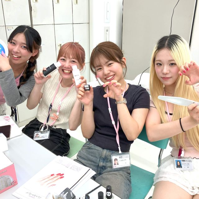 大村美容ファッション専門学校 体験B　推し活ネイル1