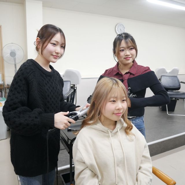 静岡アルス美容専門学校 即戦力教育「カラー」＆ヘアアレンジ体験！3