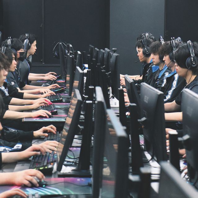 専門学校岡山ビジネスカレッジ ｅスポーツビジネス学科｜ｅスポーツ、動画編集、ビジネスも学ぶ3