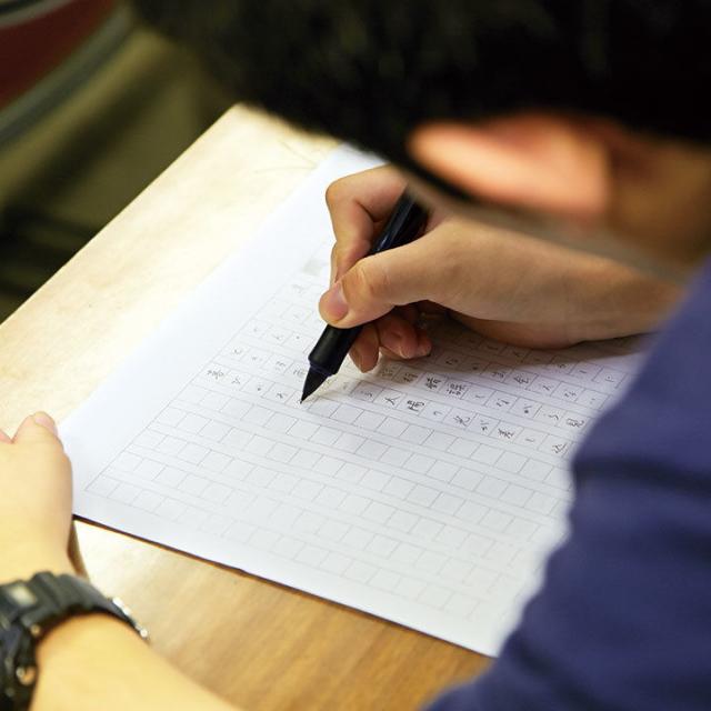 大阪ビジネスカレッジ専門学校 雑誌を作ろう!~ライター編~1