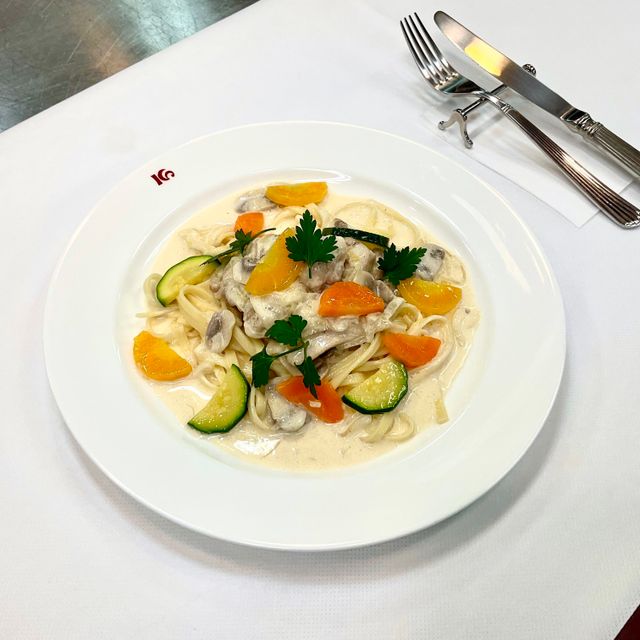 香川調理製菓専門学校 【調理】鶏のクリーム煮 彩り野菜1