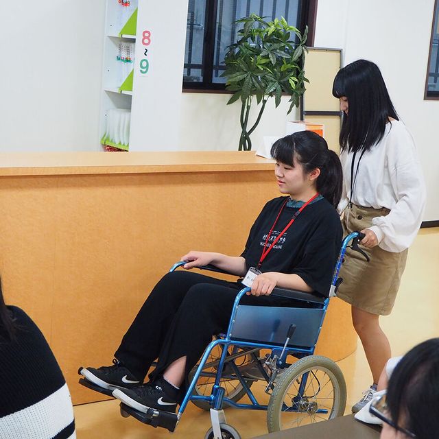 新潟こども医療専門学校 ◆高校３年生対象医療事務体験◆車いす移動は山あり谷あり1