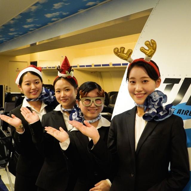 大阪外国語・ホテル・エアライン専門学校 【エアライン】クリスマスフライト体験★プレゼント付き1