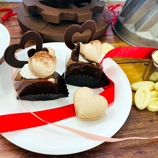 広島製菓専門学校 【洋菓子コース】ガトーショコラ（バレンタインスペシャル）1