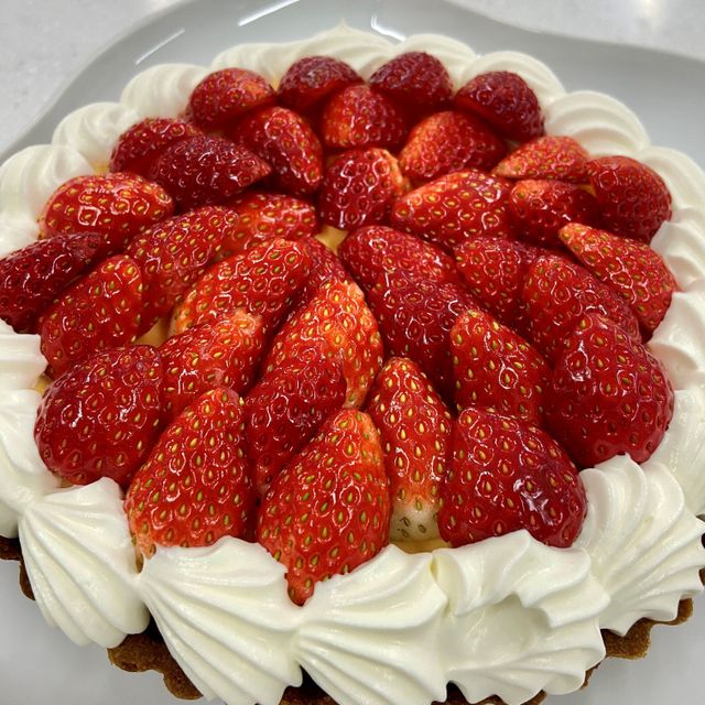 足利製菓専門学校 イチゴたっぷり♪イチゴタルト　まるっとワンホールお持ち帰り1