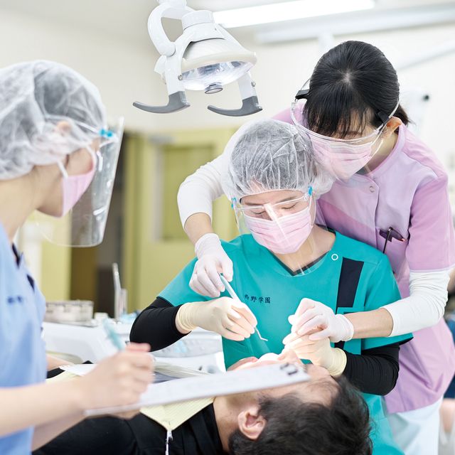 札幌医学技術福祉歯科専門学校 【歯科衛生士科】楽しく歯石とりやストラップを作ろう！2