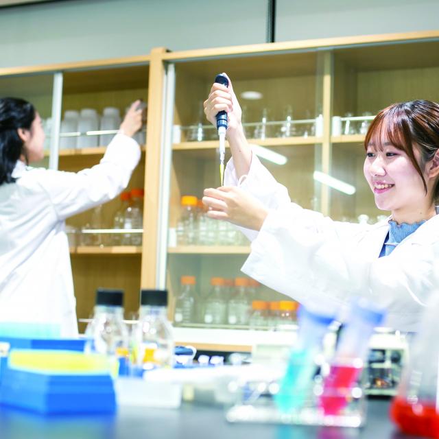 東京医薬看護専門学校 医薬品研究技術者の仕事を体験してみよう！1