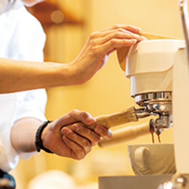 専門学校　福岡ビジョナリーアーツ 【フード】本格ラテアートに挑戦！バリスタ体験1