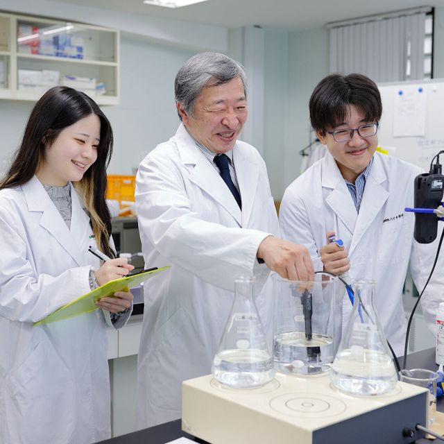 大阪バイオメディカル専門学校 バイオ分野の実験・分析・研究を体験！研究施設見学もできる♪2
