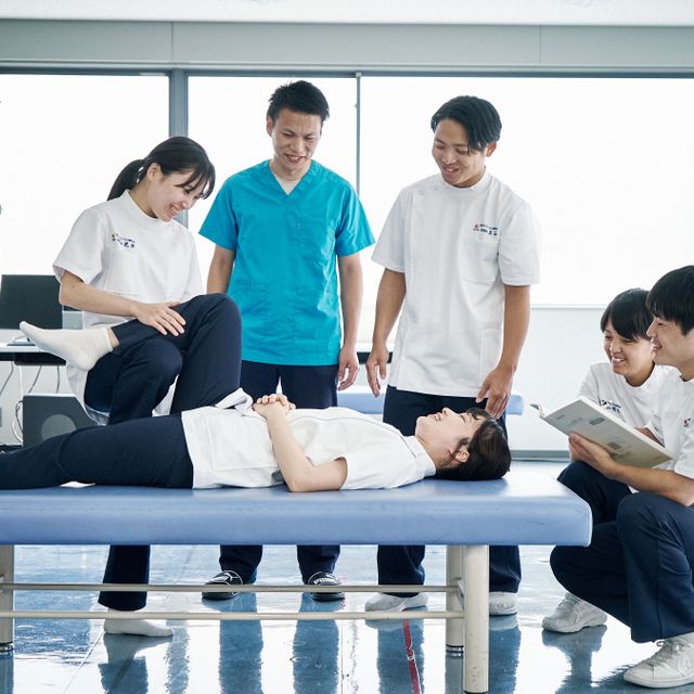 大阪リハビリテーション専門学校 【理学療法学科】夜間の学びを見る・知る・聞ける「授業見学会」4