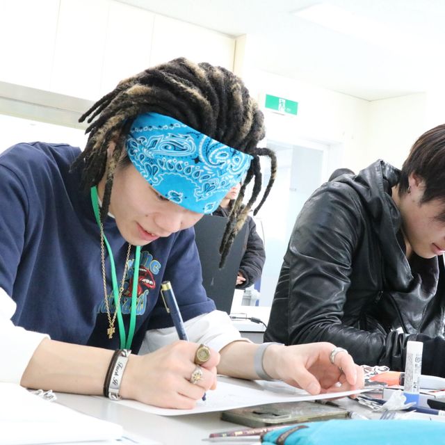 大村美容ファッション専門学校 体験C　Tシャツデザイン1