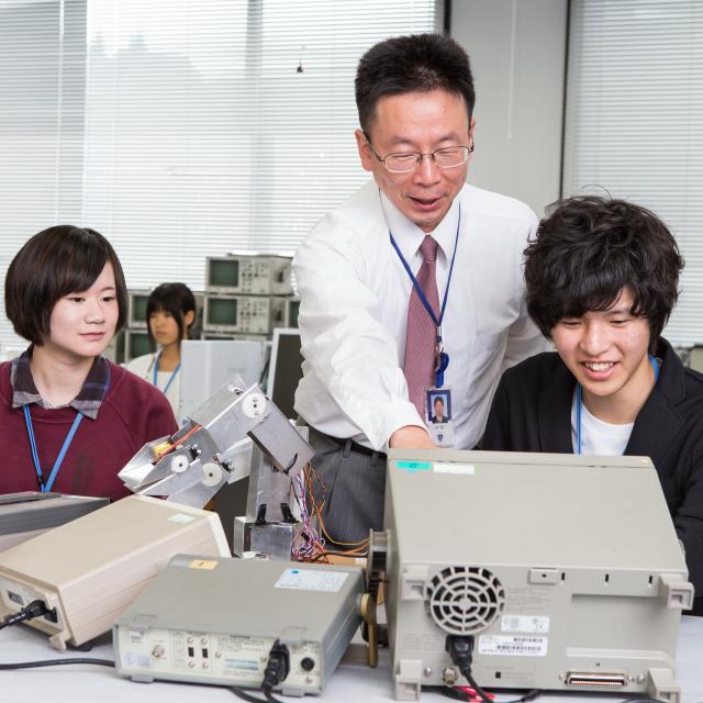 エプソン情報科学専門学校 機械系3次元CADを使って立体データを作成しよう1