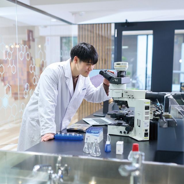 東京医薬看護専門学校 医薬品研究技術者の仕事を体験してみよう！1