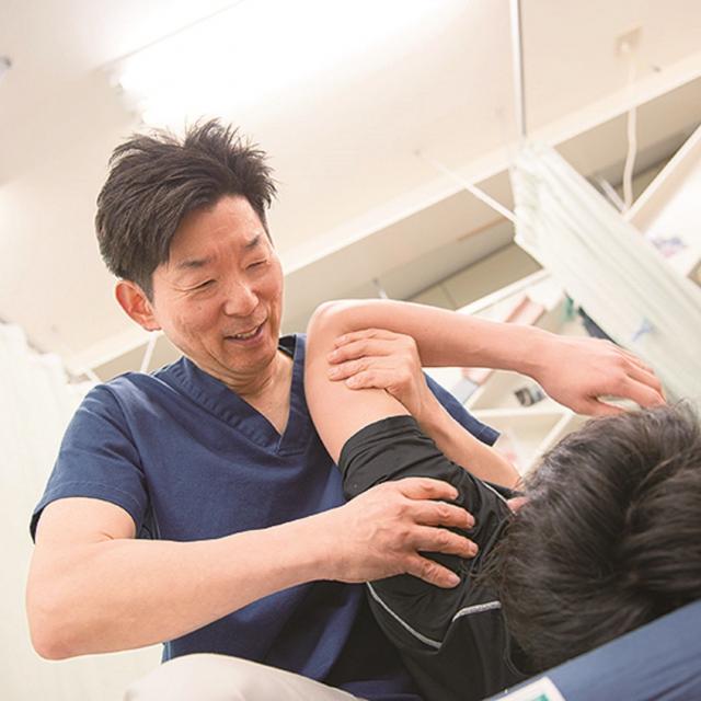 日本医学柔整鍼灸専門学校 接骨院で働く×スポーツトレーナー1