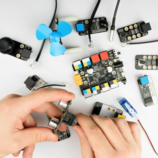 専門学校 東京テクニカルカレッジ 【IoT+AI科】加速度センサーで傾きを検知しよう!1