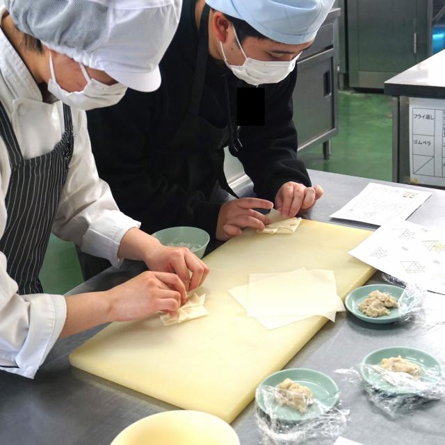新潟調理師専門学校 〔午前〕集団調理：介護食に触れてみよう2