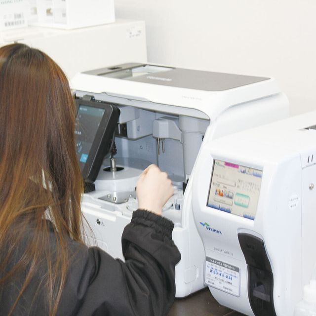 愛知ペット専門学校 愛玩動物看護師　最新医療機器を使ってみよう2