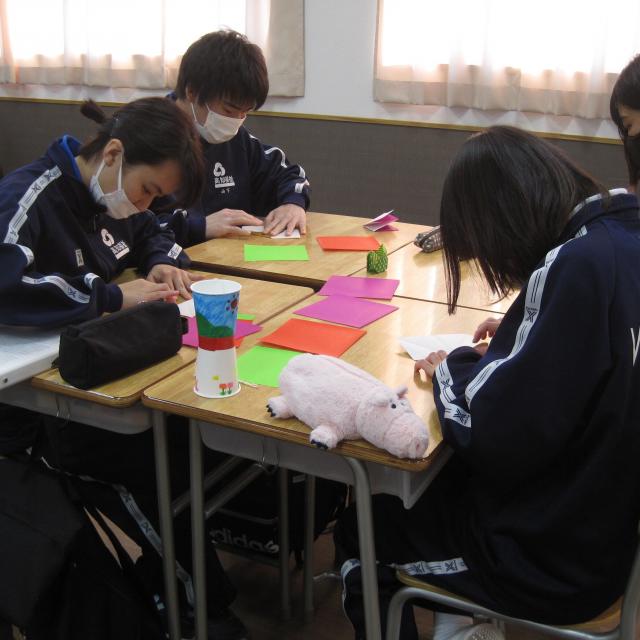 高知福祉専門学校 【こども福祉学科】卒業生と防災グッズを作ろう2
