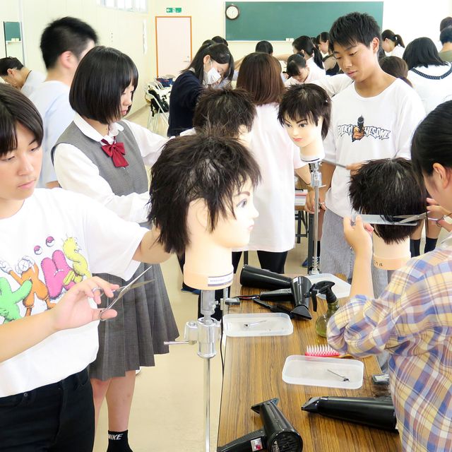 茨城理容美容専門学校 説明会＆美容師デモスト：ショートカット・エステ・メイク4